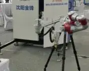 Portable equipment with an articulated arm on a tripod