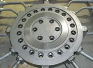 Circular die plate with concentric bolt patterns