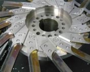 Well-installed pelletizer knife