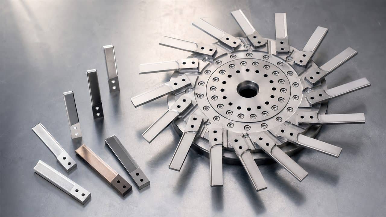 Pelletizer knife material options for polymer pelletizing