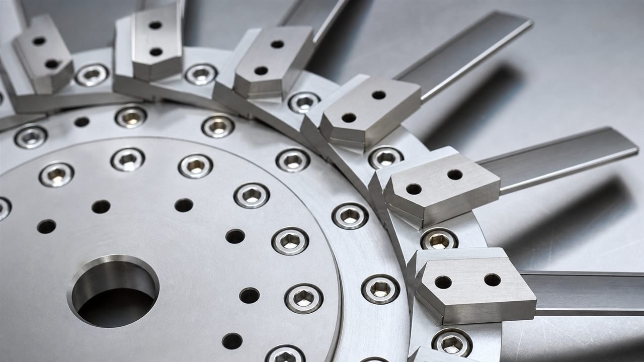 Pelletizing knife blades and cutter hub detail